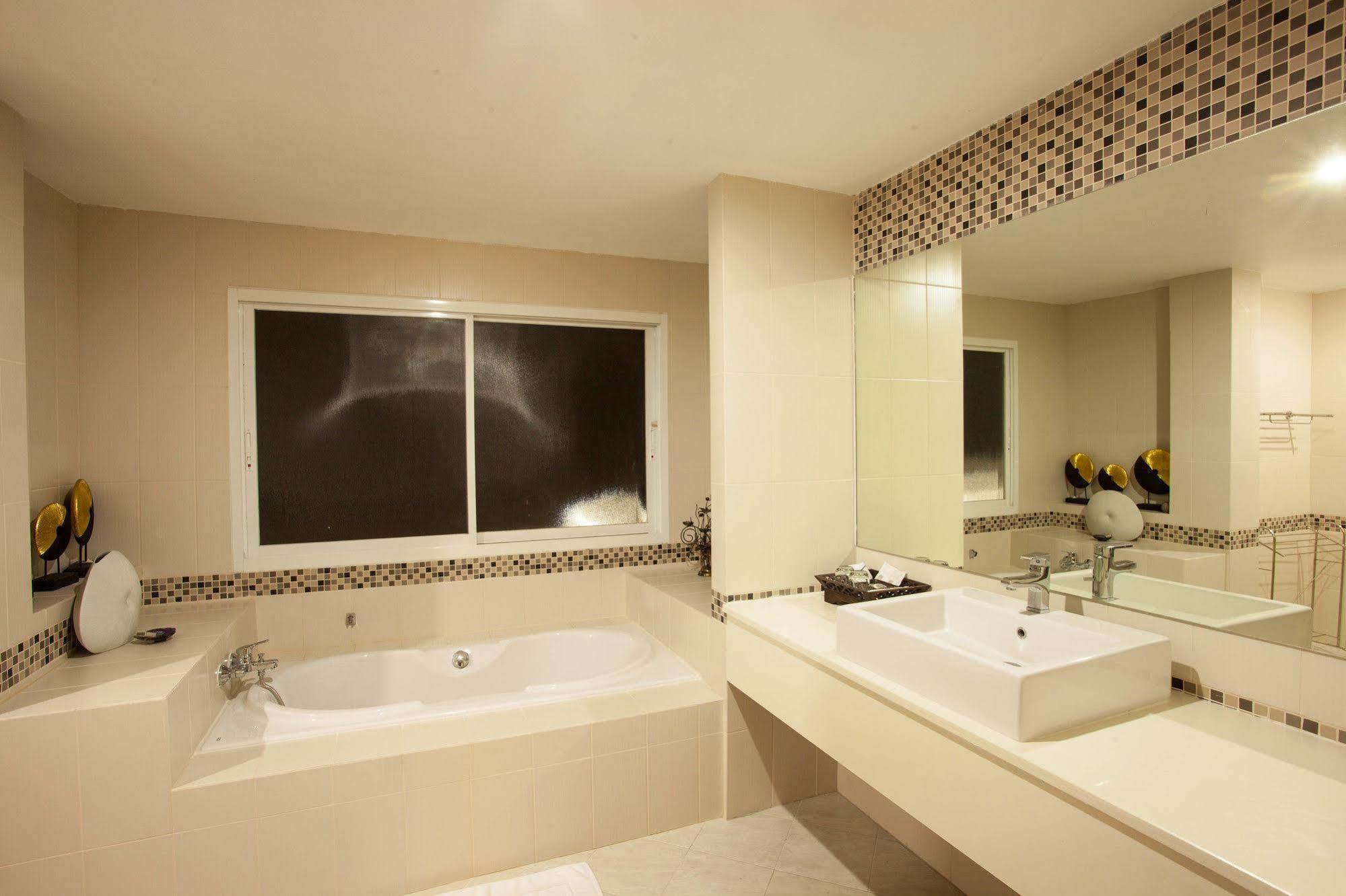 Nantrungjai Boutique Hotel Bagian luar foto